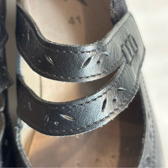 PORTOFINO Sz 41 Diagonal Straps Velcro Closure Leather Heeled Rounded Toe Shoes - Picture 6 of 14